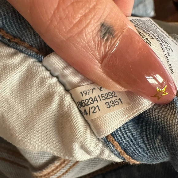 American Eagle Mom Jeans Sharkbite Hem Light Wash Denim Slim Straight - Picture 7 of 9